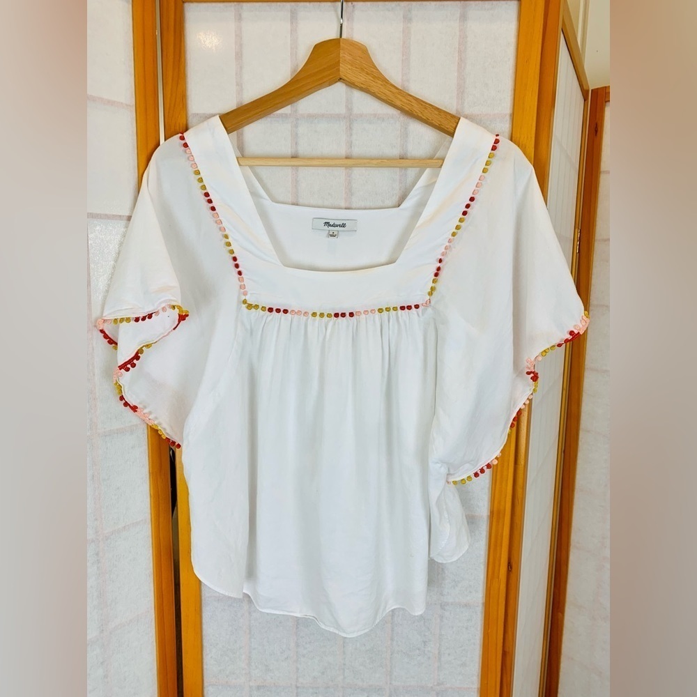 Madewell Bohemian Top - Flutter Sleeves - Embroidered styling - Size Small